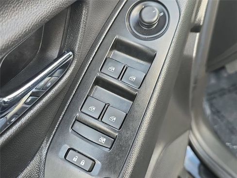 Used 2019 Chevrolet Trax LT w/ LT Convenience Package FWD image 14