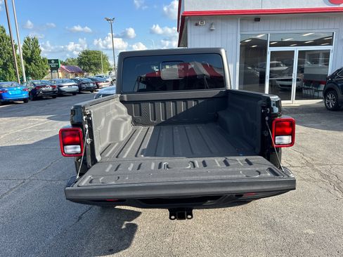 Used 2022 Jeep Gladiator Rubicon w/ Cold Weather Group AWD/4WD image 19