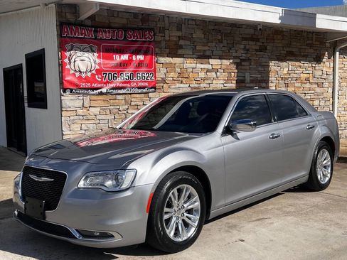 Used 2016 Chrysler 300 C image 2