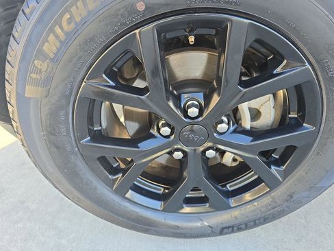 Used 2024 Jeep Grand Cherokee Altitude image 12