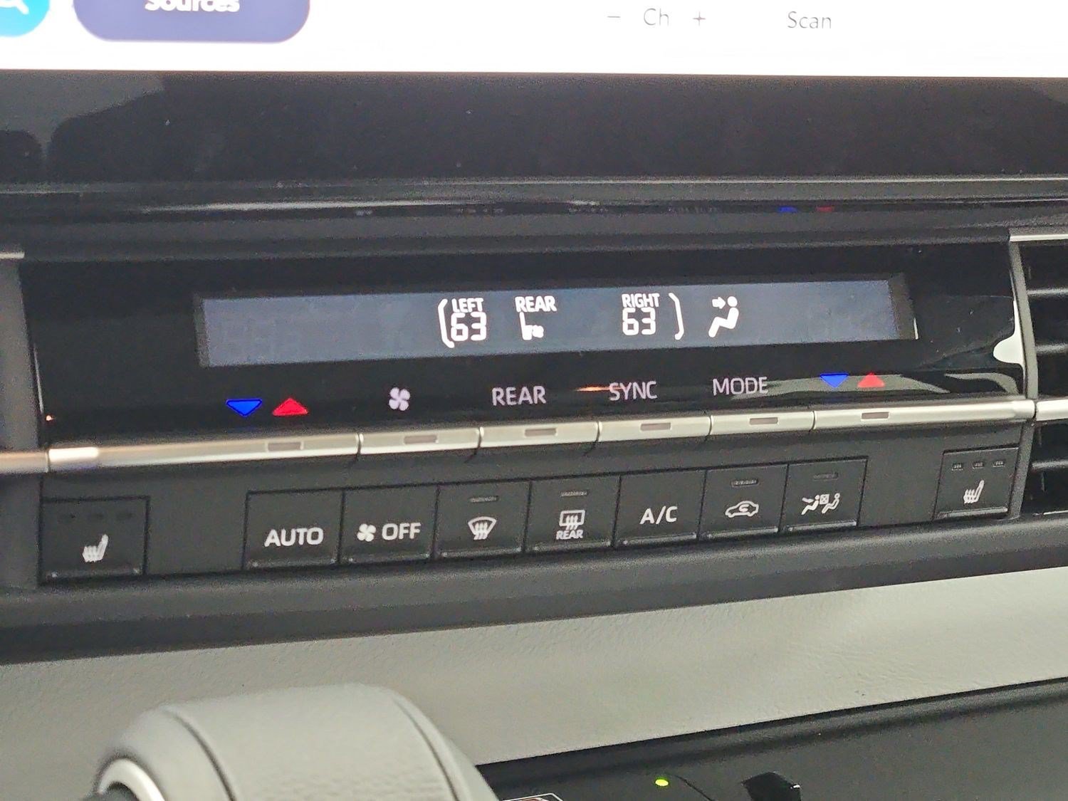 New 2026 Toyota Sienna XLE FWD image 23