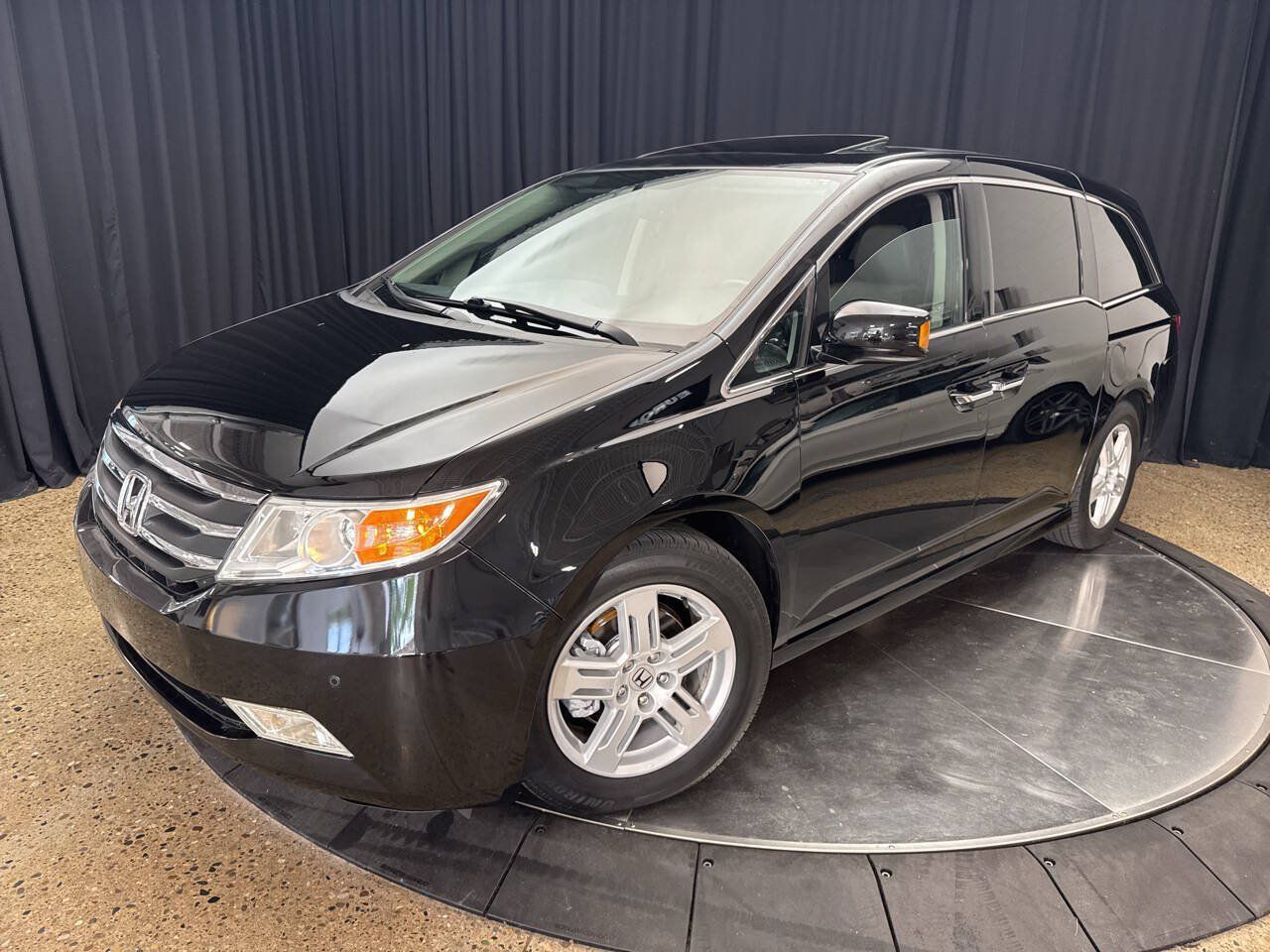 Used 2013 Honda Odyssey Touring Elite image 2