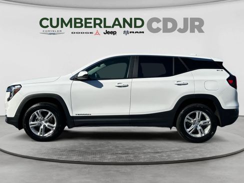 Used 2023 GMC Terrain SLE AWD/4WD image 3