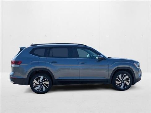 Used 2025 Volkswagen Atlas SE image 6