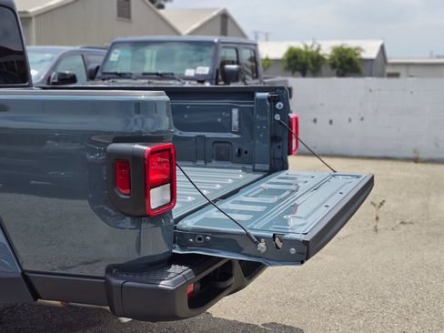 New 2026 Jeep Gladiator Sport AWD/4WD image 8