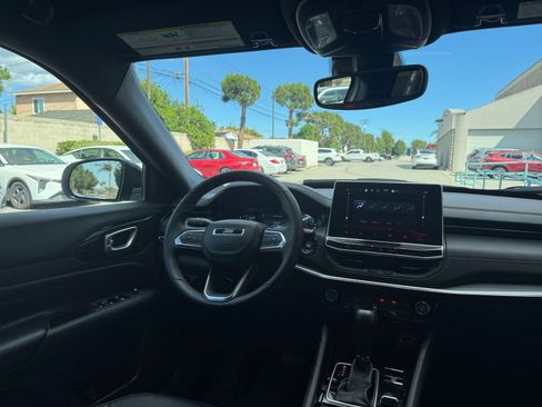 Used 2025 Jeep Compass Trailhawk image 33