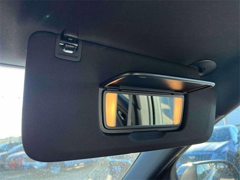 Used 2025 Chevrolet Traverse LT image 33