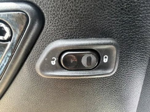 Used 2015 Jeep Wrangler Unlimited Sahara w/ Connectivity Group AWD/4WD image 24
