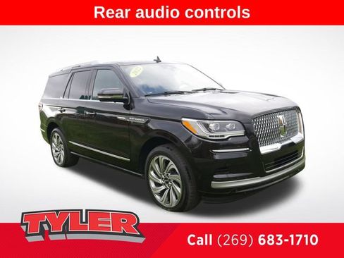 Used 2022 Lincoln Navigator Reserve AWD/4WD image 1