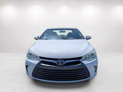 Used 2017 Toyota Camry LE image 2