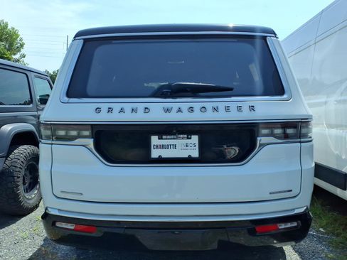 Used 2023 Jeep Grand Wagoneer Series III AWD/4WD image 11