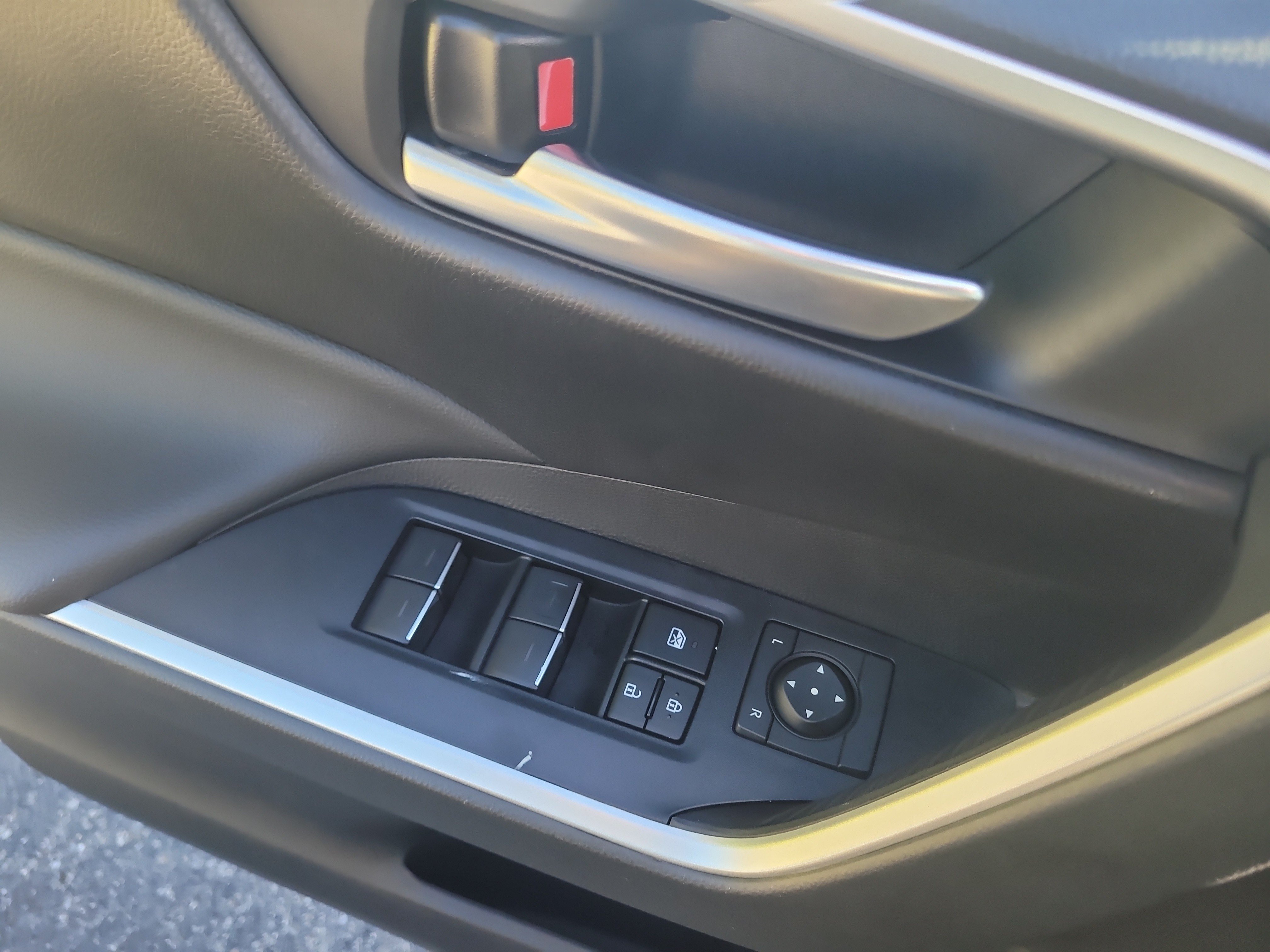 Certified 2025 Toyota RAV4 XLE w/ Convenience Package FWD image 19