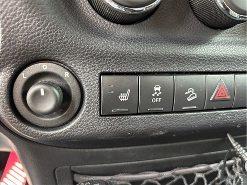 Used 2016 Jeep Wrangler Unlimited Rubicon AWD/4WD image 25