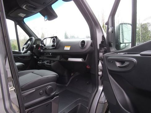 Used 2022 Mercedes-Benz Sprinter 144 Cargo image 14
