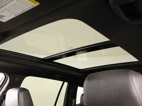 Used 2025 Cadillac XT6 Premium Luxury image 17