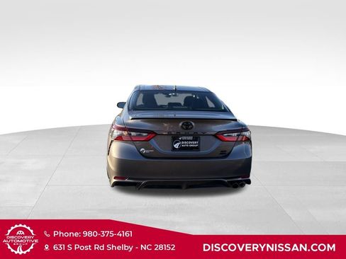 Used 2022 Toyota Camry SE image 8