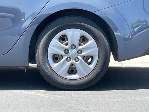 Used 2016 Kia Forte LX FWD image 19