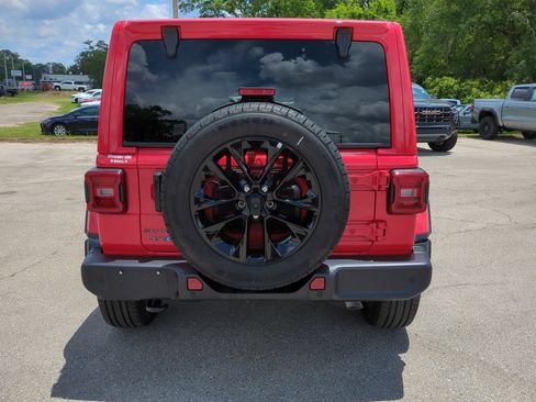 Used 2025 Jeep Wrangler Unlimited Sahara w/ Safety Group AWD/4WD image 5