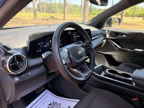 Used 2025 Chevrolet Equinox LT FWD image 14