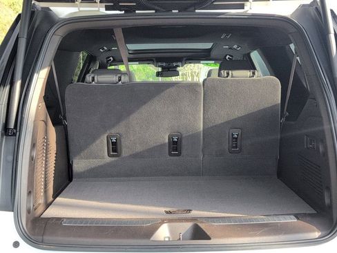 Used 2023 Chevrolet Suburban Z71 w/ Luxury Package image 5