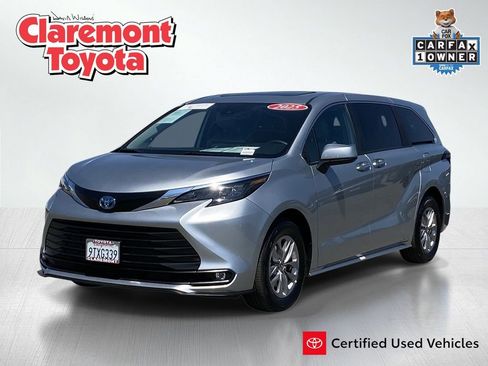 Certified 2025 Toyota Sienna XLE FWD image 1