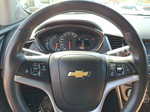 Used 2021 Chevrolet Trax LT FWD image 20