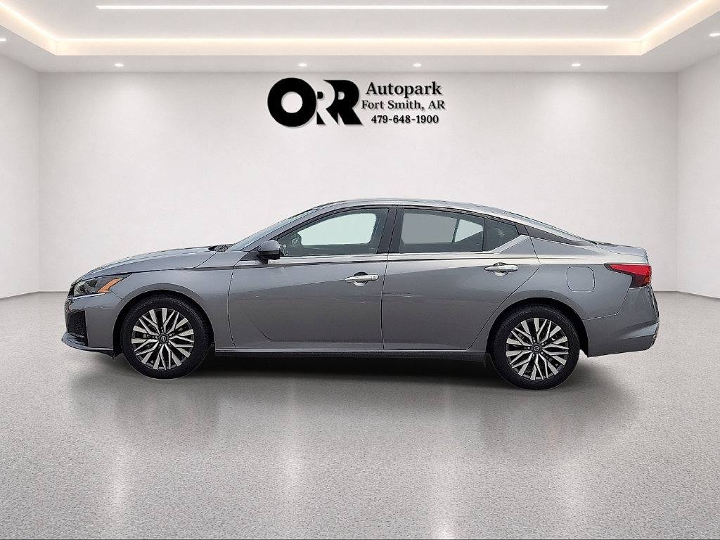 Used 2023 Nissan Altima 2.5 SV FWD image 3