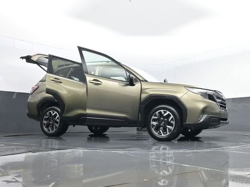 Used 2025 Subaru Forester Premium AWD/4WD image 33