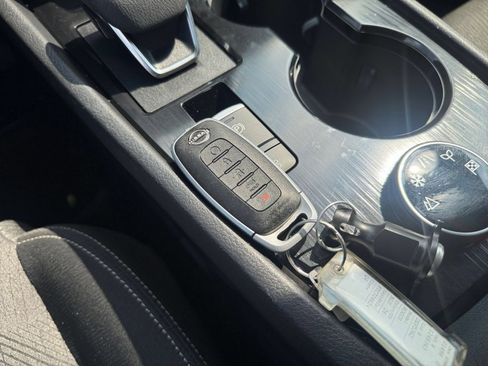 Used 2026 Nissan Rogue SV AWD/4WD image 21