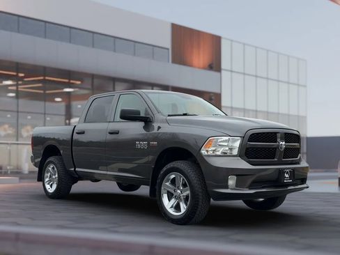Used 2017 RAM 1500 Express image 3