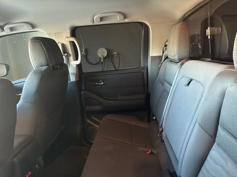 Used 2022 Nissan Frontier SV w/ Technology Package image 12