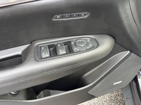 Used 2018 Cadillac XT5 Luxury w/ Driver Awareness Package FWD image 13