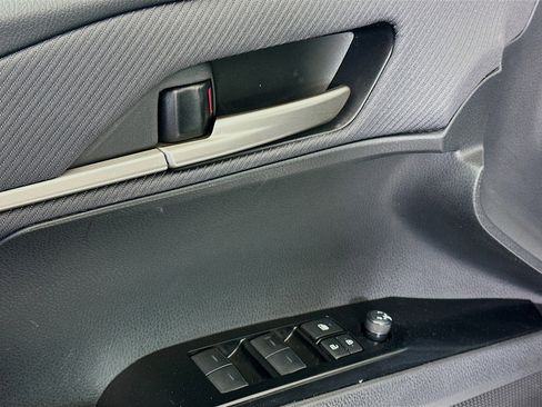 Used 2025 Toyota Camry SE FWD image 15