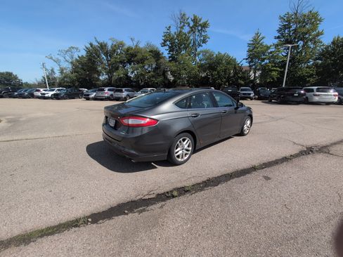 Used 2016 Ford Fusion SE FWD image 21