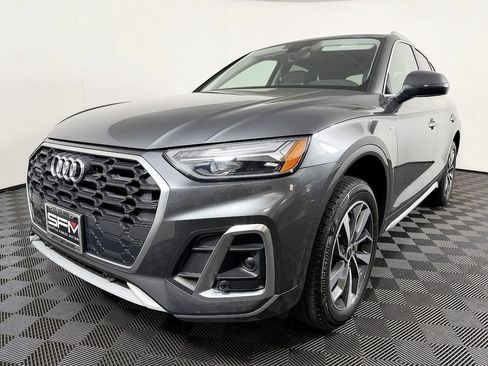 Used 2023 Audi Q5 2.0T Premium w/ Convenience Package AWD/4WD image 3