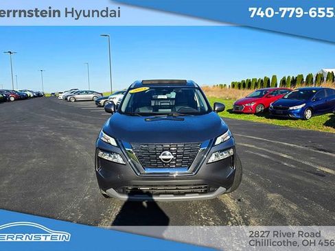 Used 2023 Nissan Rogue SV w/ SV Premium B Package image 2