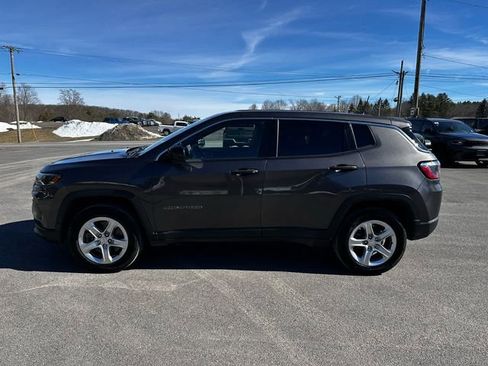Used 2023 Jeep Compass Sport image 2