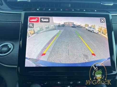 Used 2022 Jeep Grand Cherokee Limited w/ Luxury Tech Group II RWD image 28