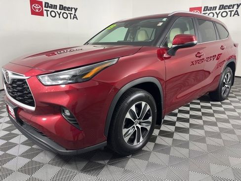 Certified 2023 Toyota Highlander XLE image 22