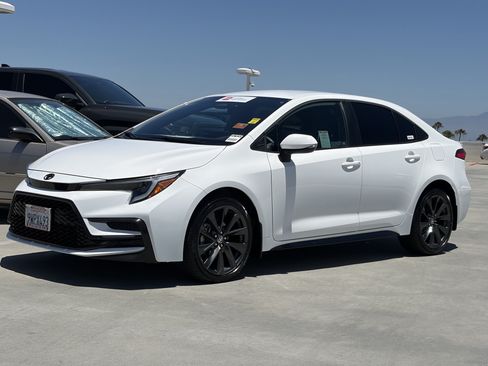 Certified 2025 Toyota Corolla SE FWD image 6
