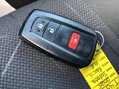 Used 2025 Toyota RAV4 XLE AWD/4WD image 26