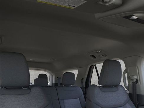 Used 2025 Ford Explorer Active image 22