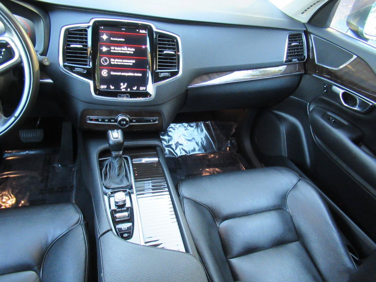 Used 2017 Volvo XC90 T6 Momentum w/ Vision Package AWD/4WD image 15