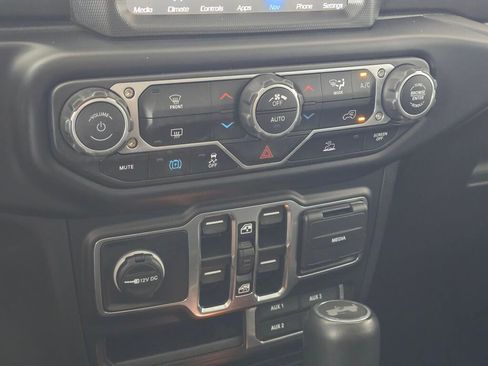 Used 2023 Jeep Wrangler Unlimited Sahara AWD/4WD image 33
