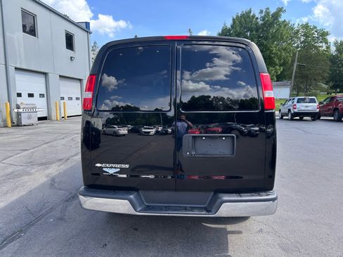 Used 2017 Chevrolet Express 3500 LT w/ LT Preferred Equipment Group RWD image 8