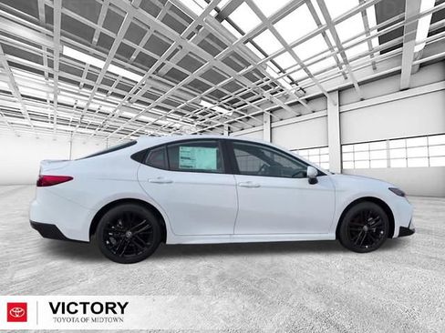 Used 2026 Toyota Camry SE image 2