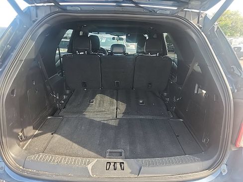 Used 2020 Ford Explorer XLT w/ Equipment Group 202A AWD/4WD image 17