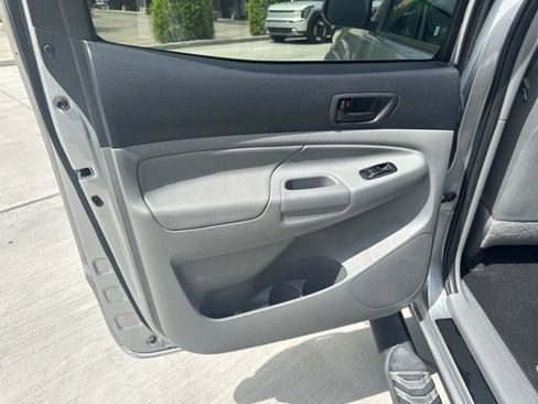 Used 2014 Toyota Tacoma PreRunner w/ SR5 Package image 28