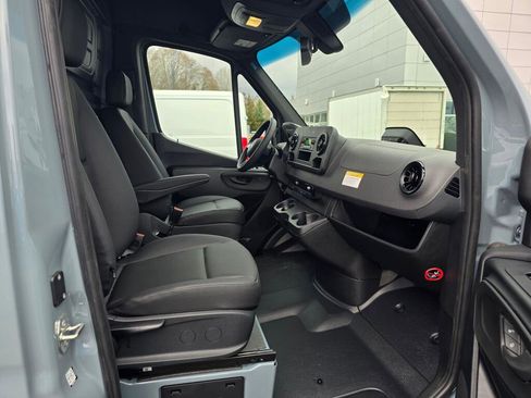 New 2025 Mercedes-Benz Sprinter 2500 image 11