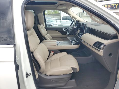 Used 2024 Lincoln Navigator Reserve AWD/4WD image 9